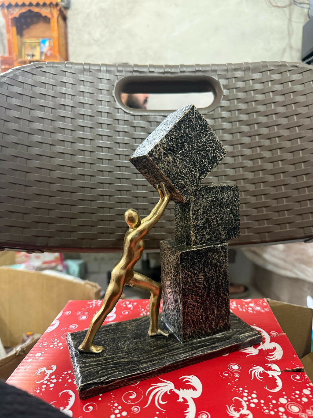 ALVENZA Abstract Human Figure Sculpture – Modern Home Décor Art Piece