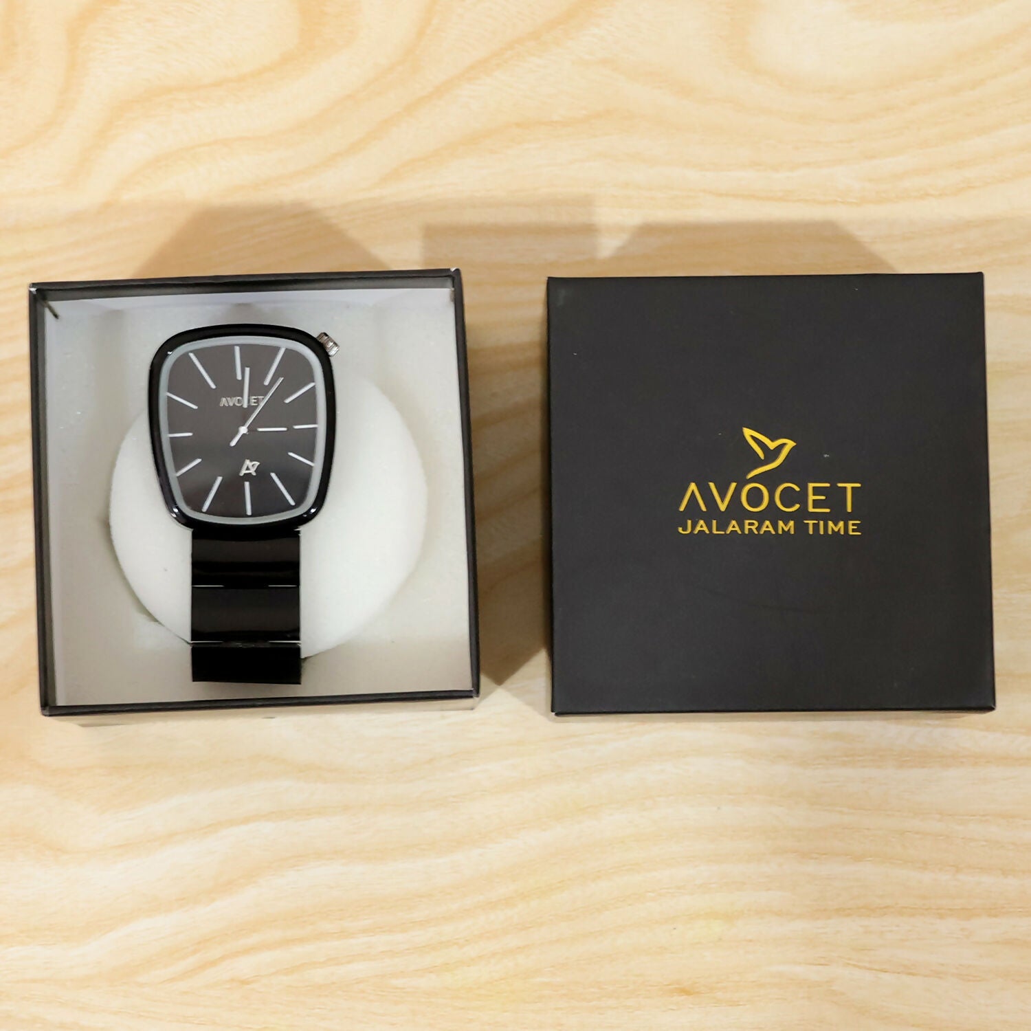 Minimal Black Luxury Square Dial Watch – Elegant Suitable for Any Occasion