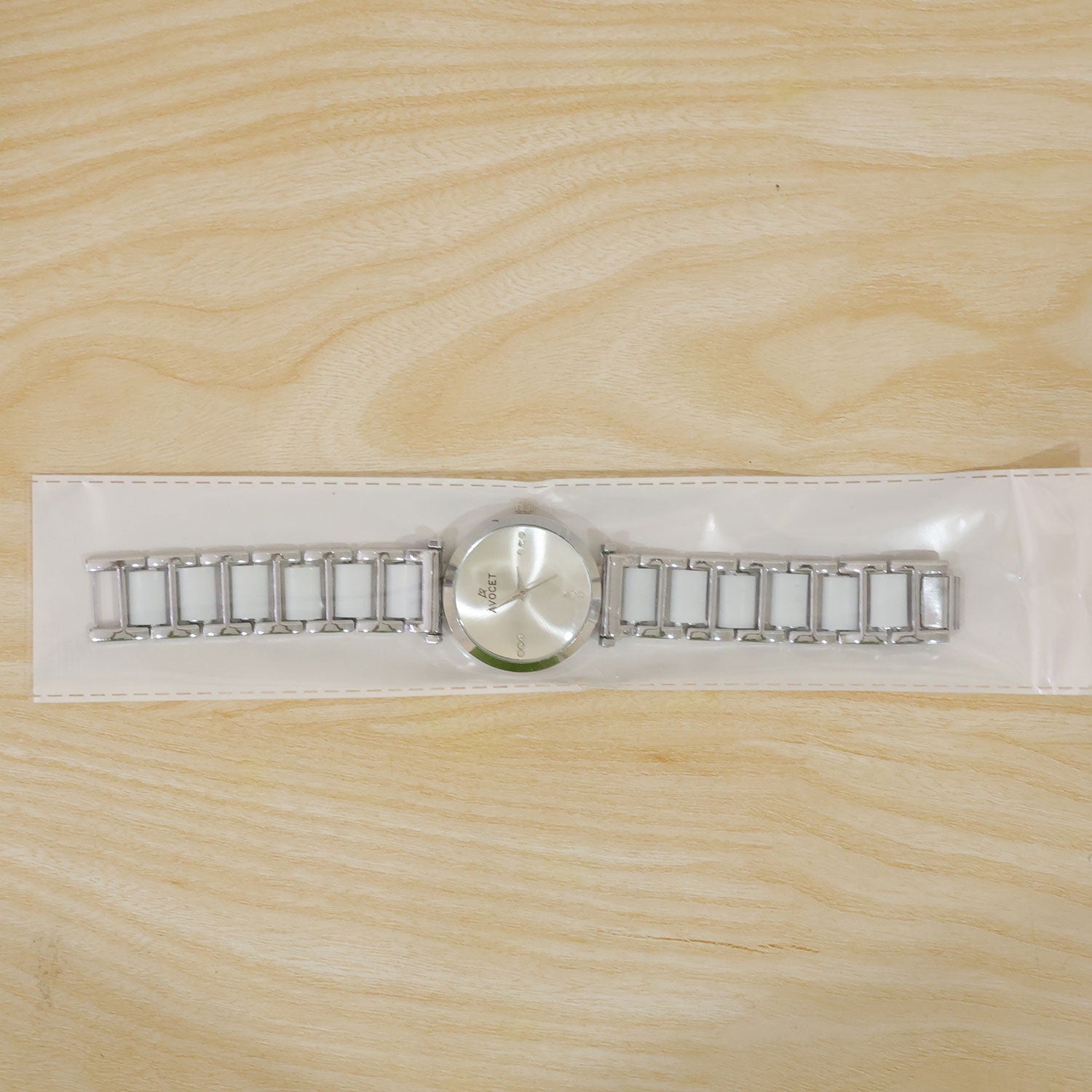 Silver Round Shape Dial Watch with White Metal Strap Design for Women