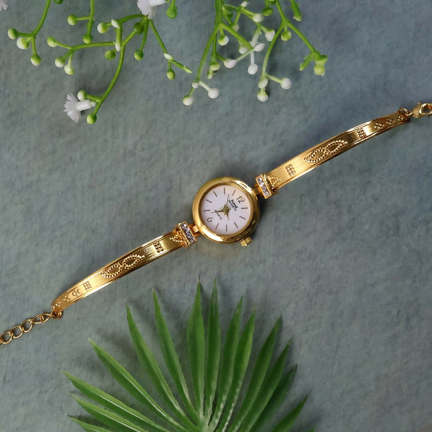 Gold Bracelet Watch – Elegant & Sparkling Quartz Timepiece