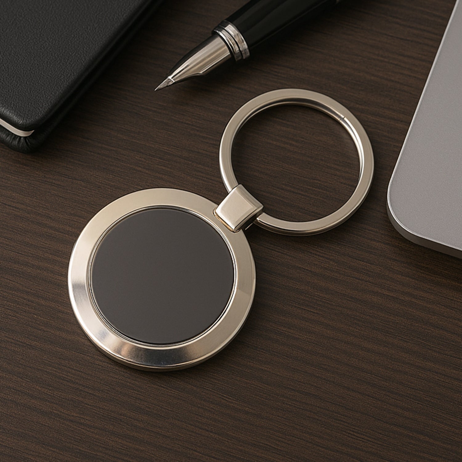 ALVENZA Round Metal Keychain – Durable Chrome Finish with Black Center