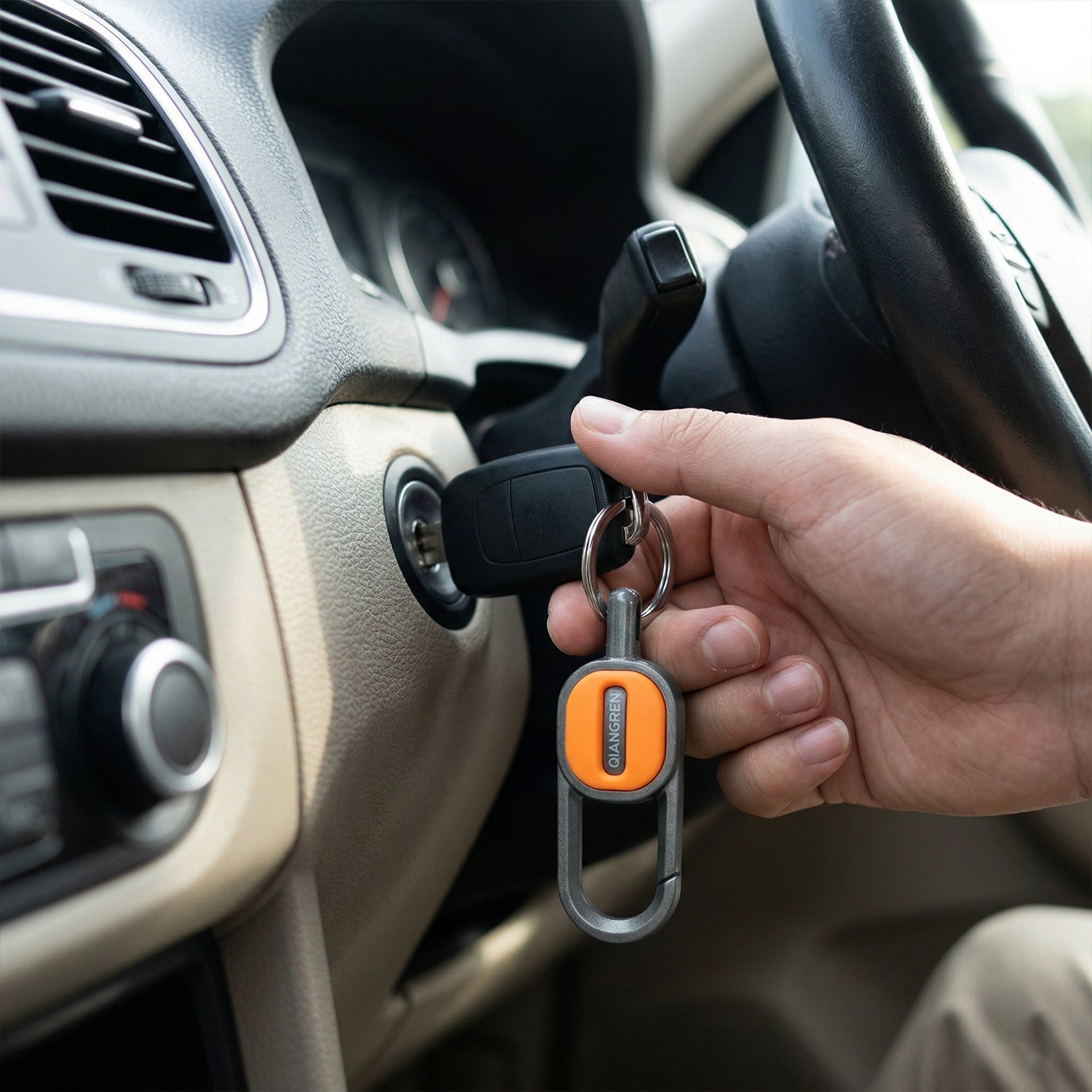 ALVENZA Metal Carabiner Key Holder – Durable and Stylish for Daily Use