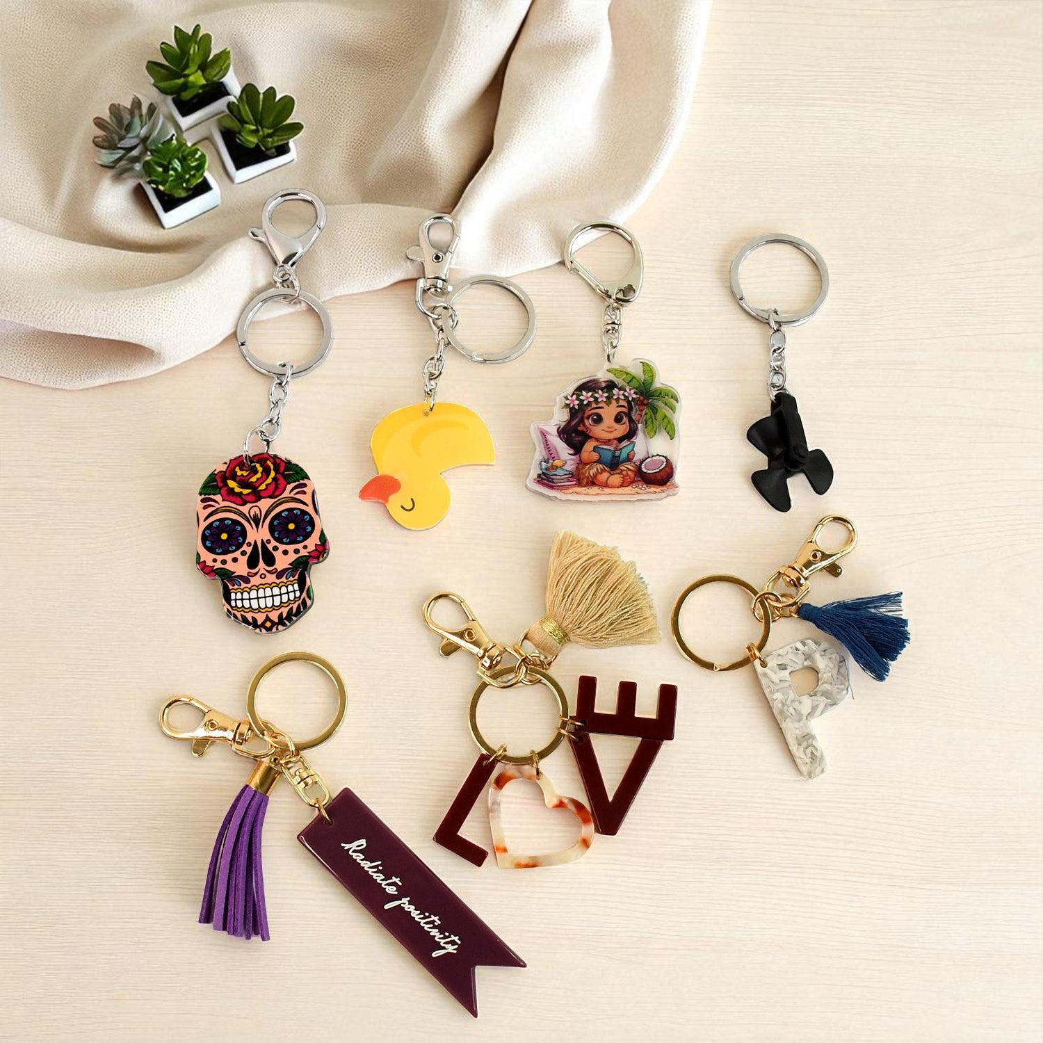 ALVENZA Assorted Designer Keychains – Stylish Mix of 1 Pc