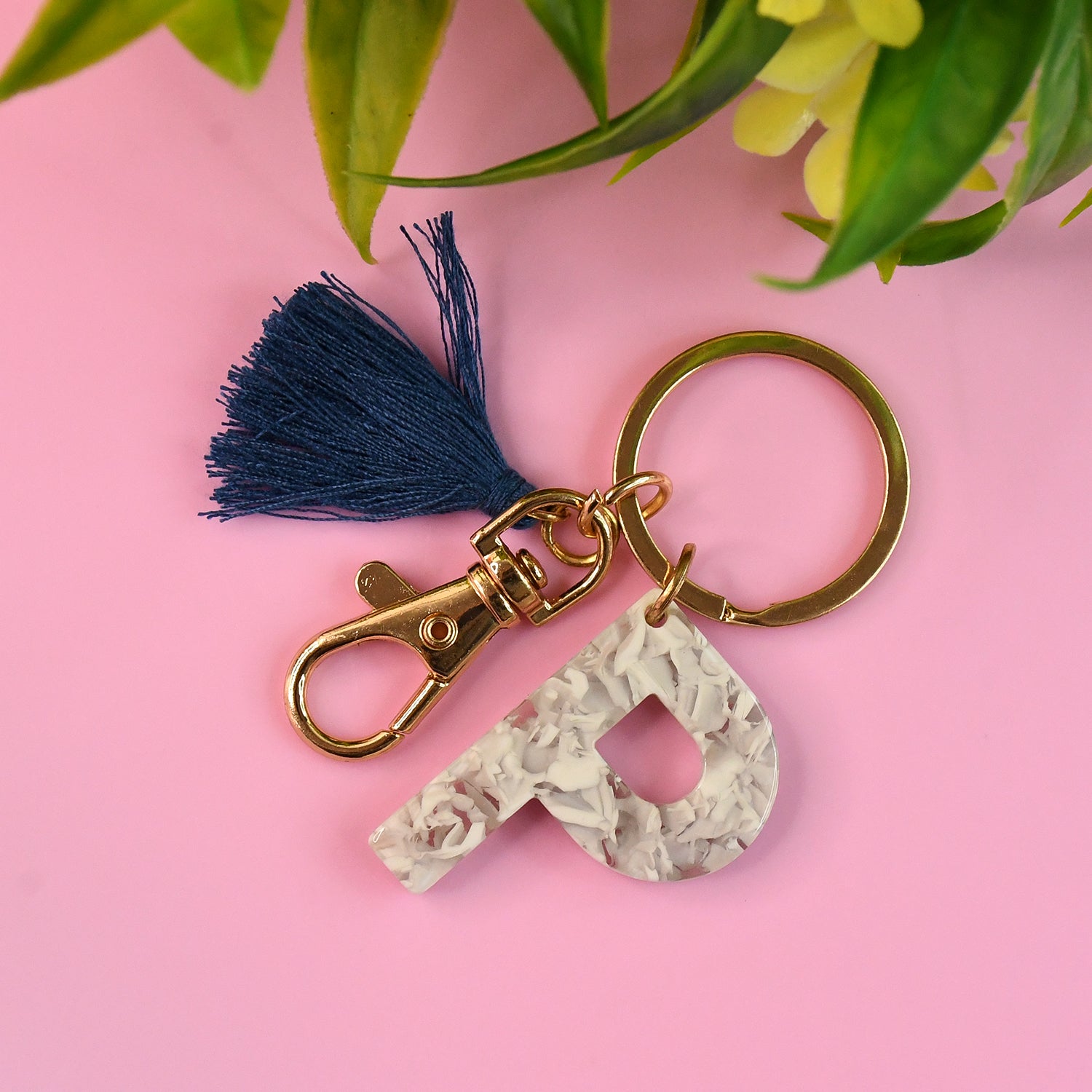 ALVENZA Assorted Designer Keychains – Stylish Mix of 1 Pc