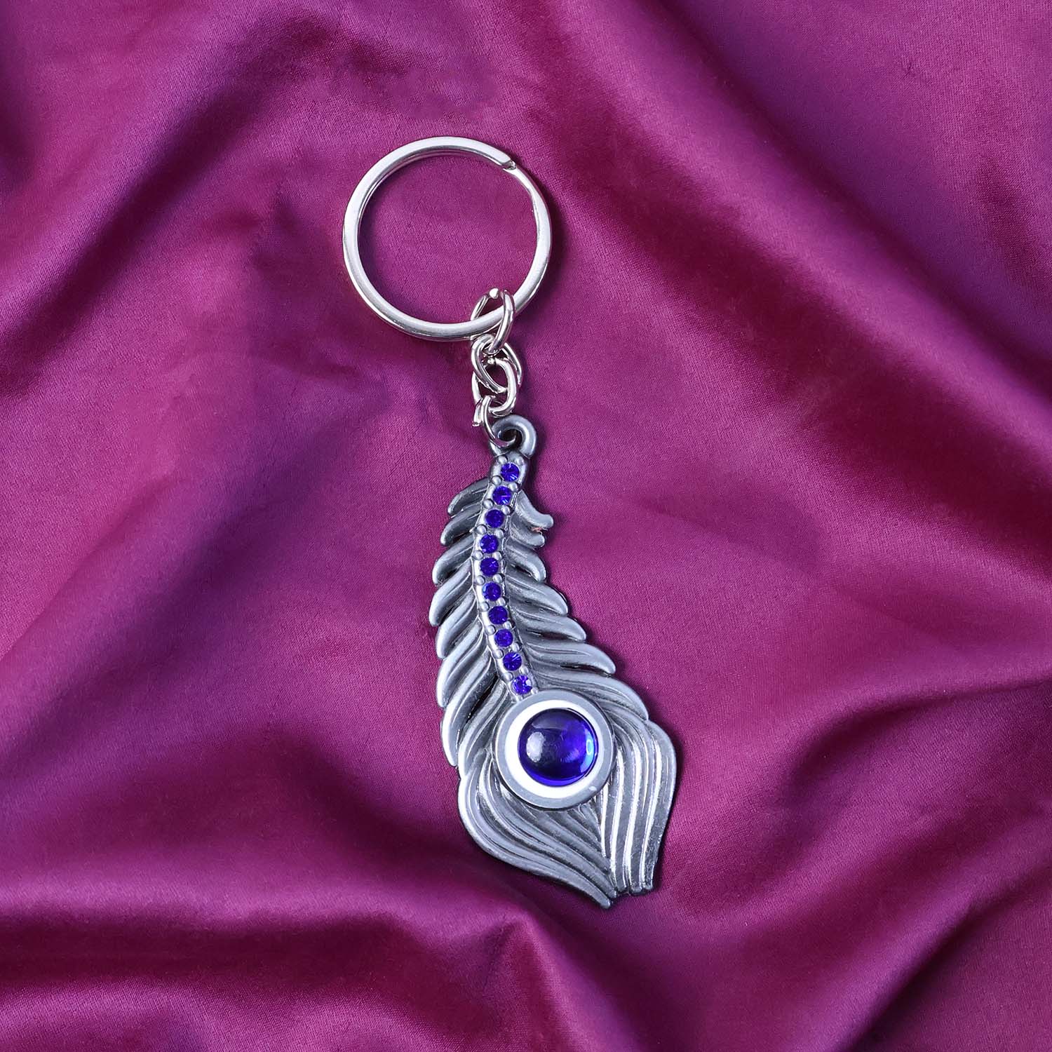 ALVENZA Peacock Feather Keychain – Elegant Metal with Blue Gem Accent