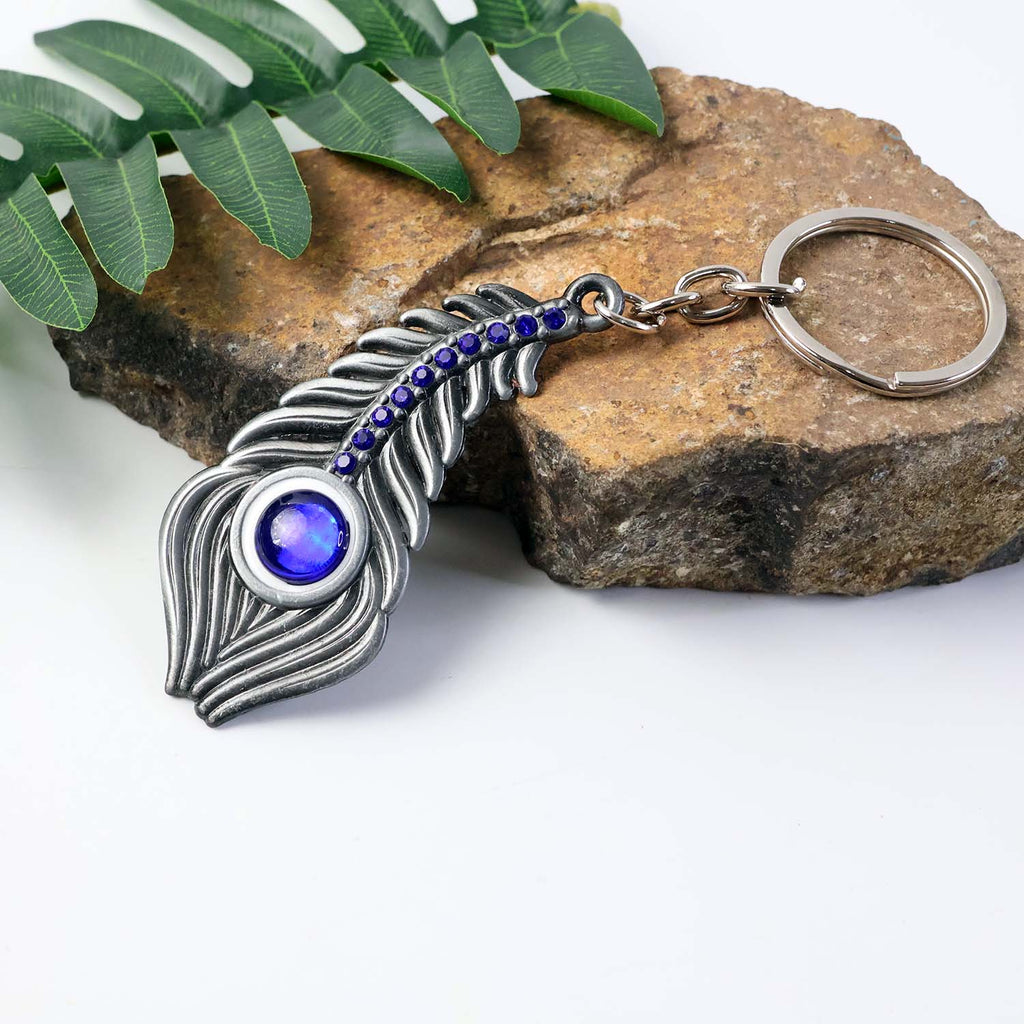 ALVENZA Peacock Feather Keychain – Elegant Metal with Blue Gem Accent