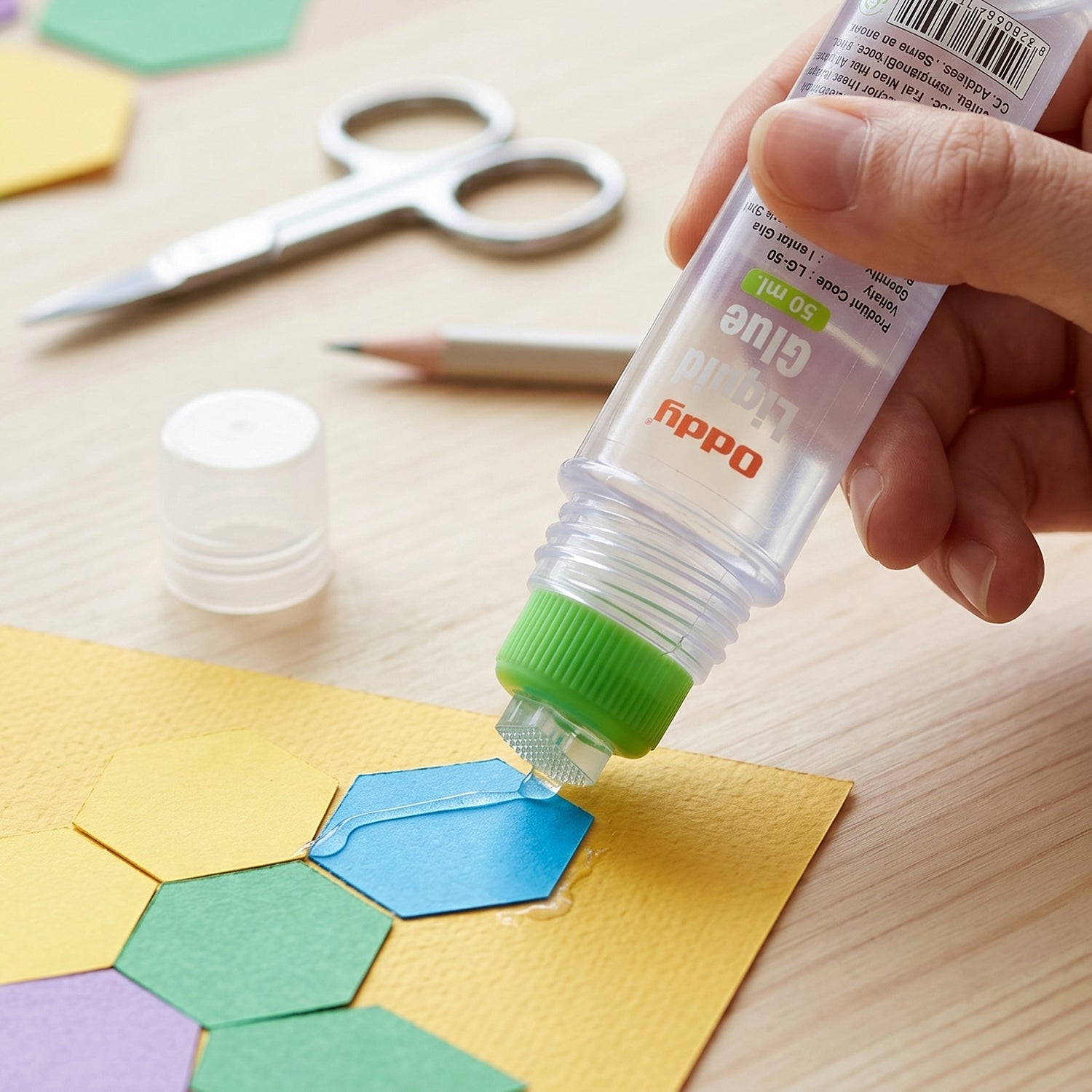 Liquid Glue Pen Precise, Quick-Drying Adhesive for School & Office - Detail View 5