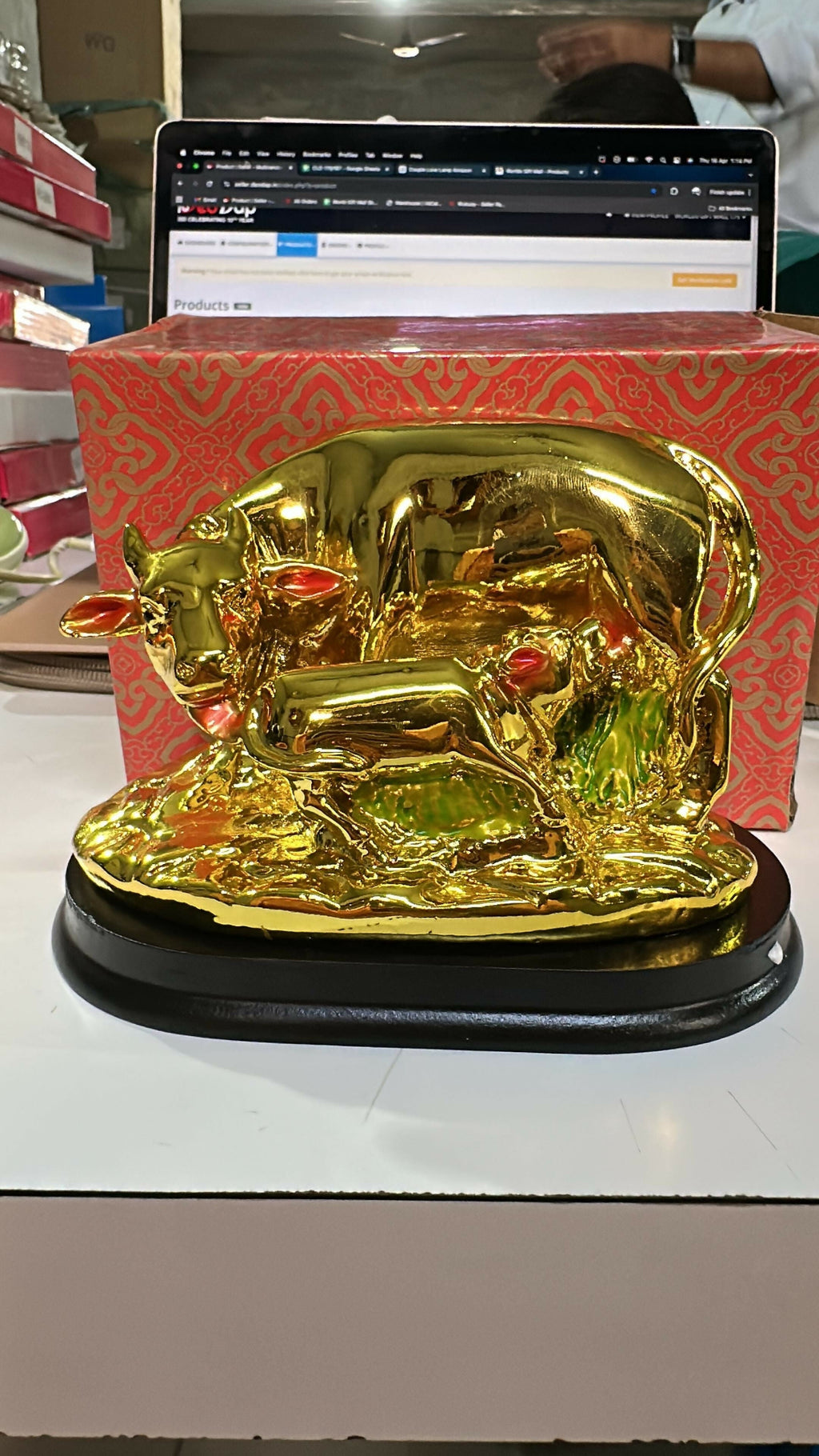 ALVENZA Golden Cow with Calf Showpiece – Prosperity and Traditional Charm