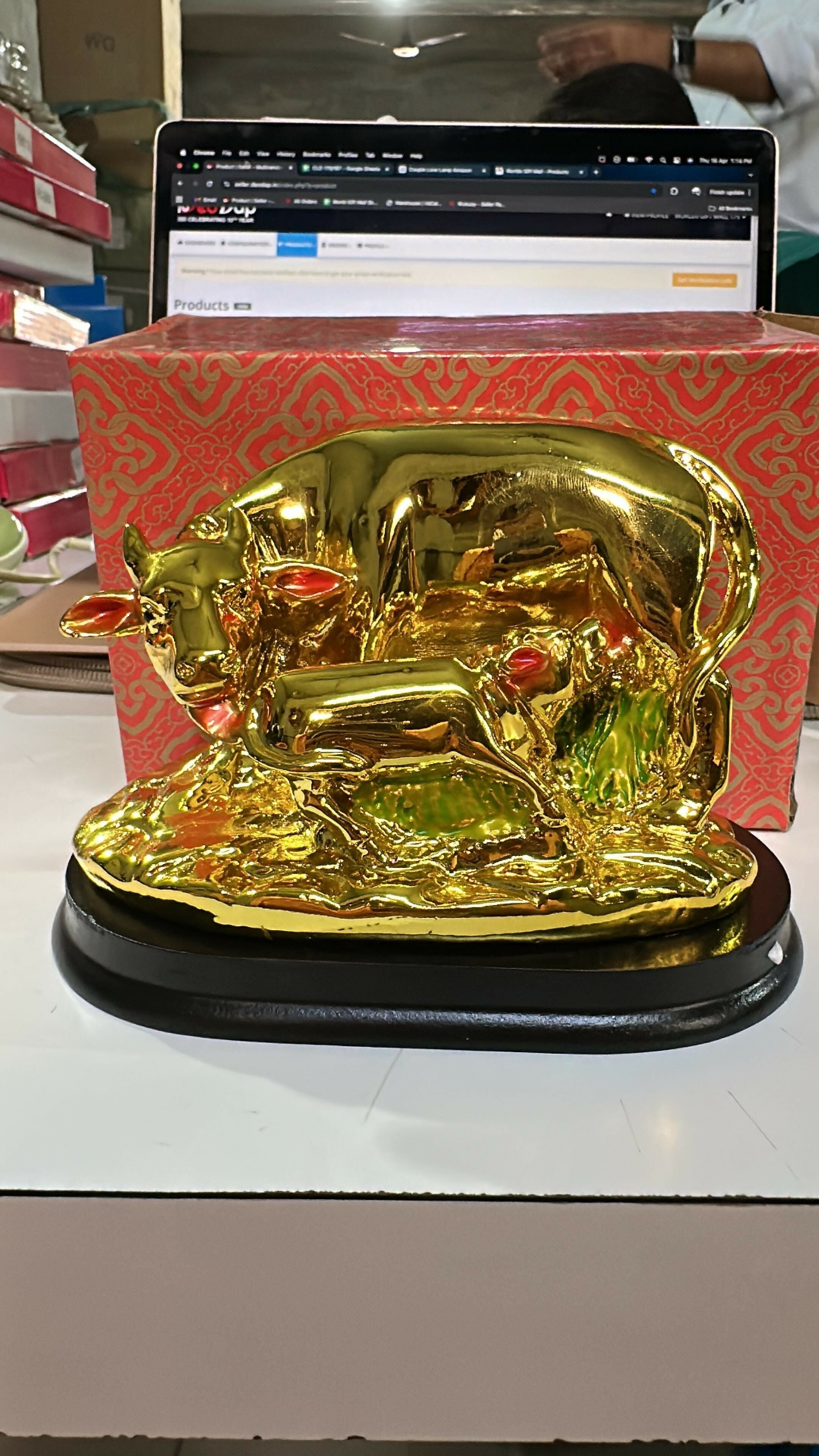 ALVENZA Golden Cow with Calf Showpiece – Prosperity and Traditional Charm