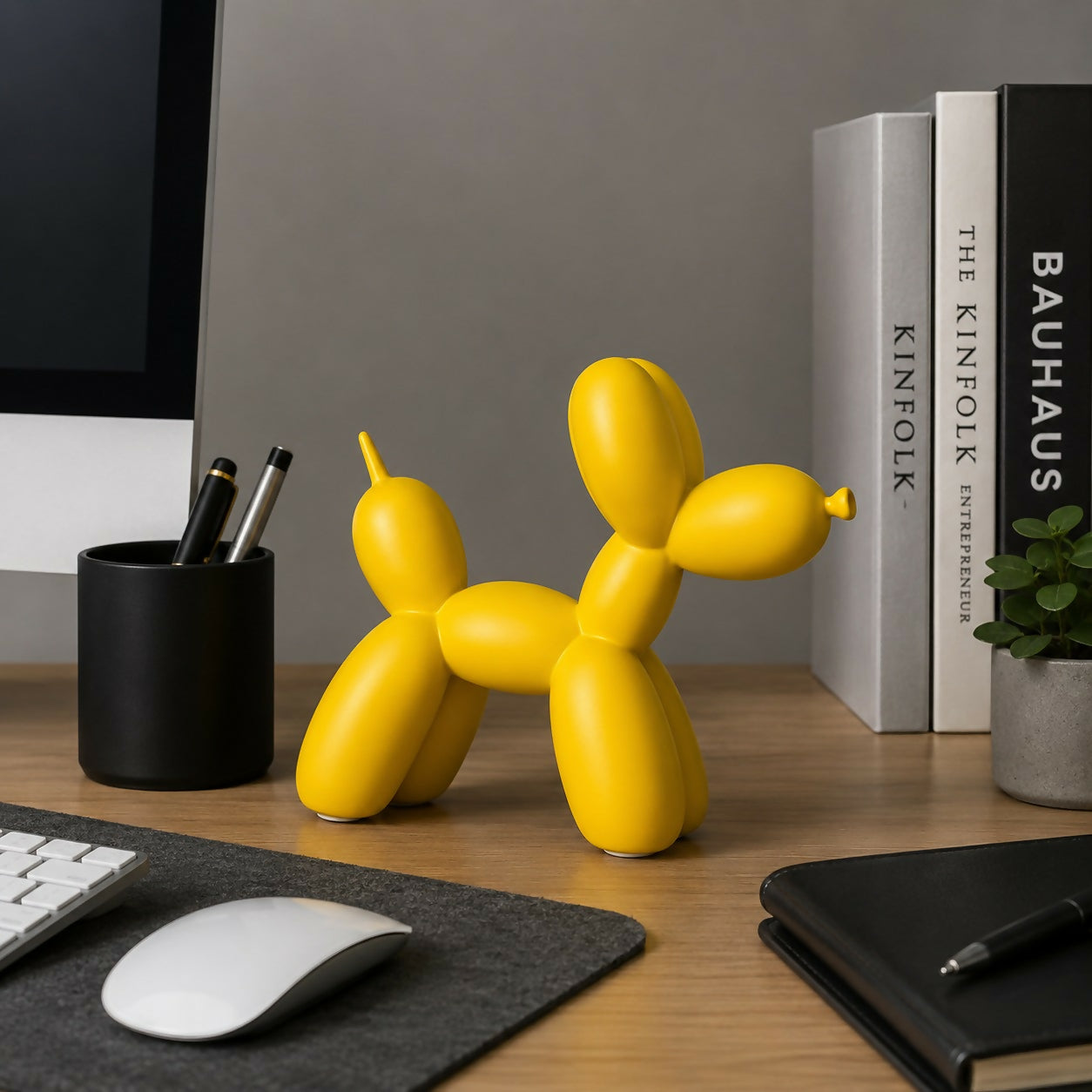 ALVENZA Modern Balloon Dog Holder – Chic Resin Decor for Home & Office