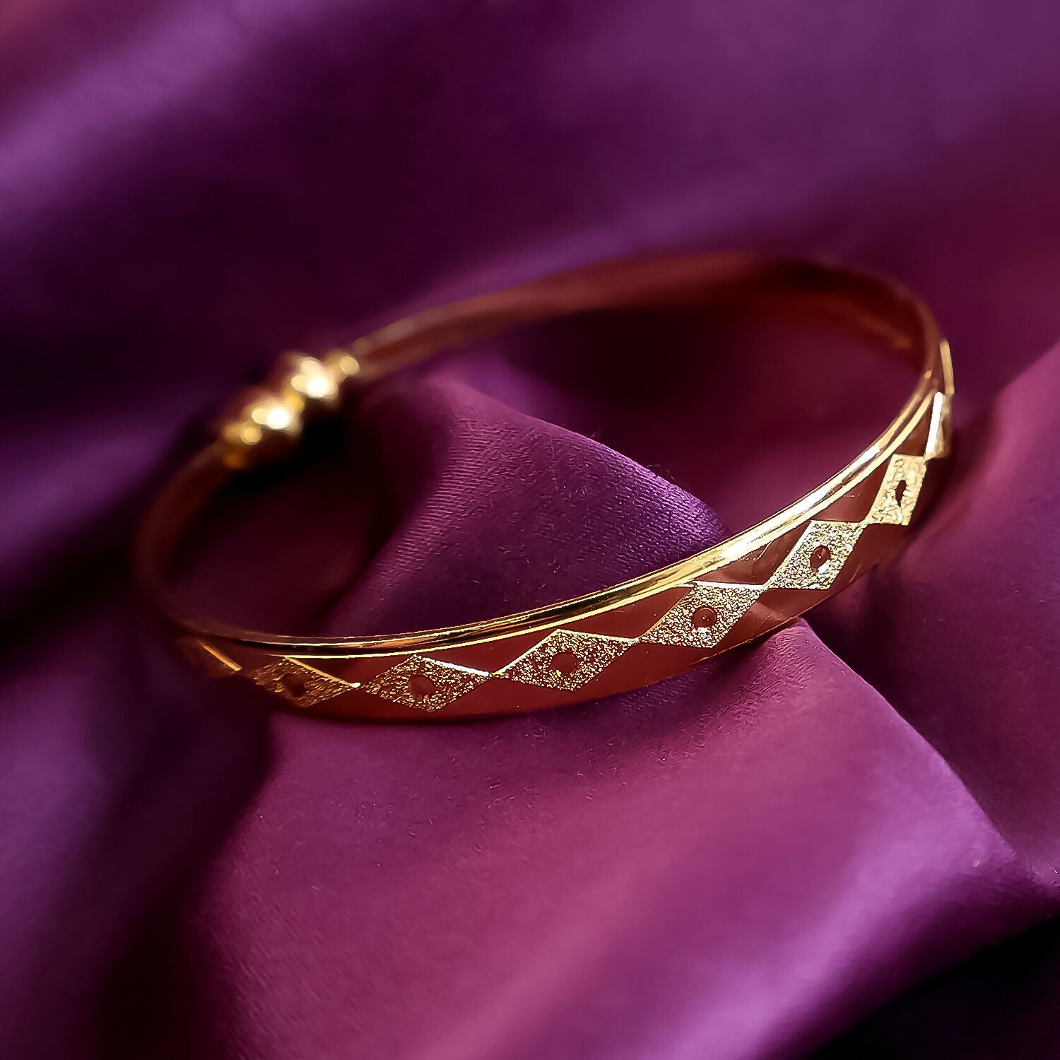Traditional-Style Textured Bangles with Beaded Detailing – Elegant Ethnic Accessory