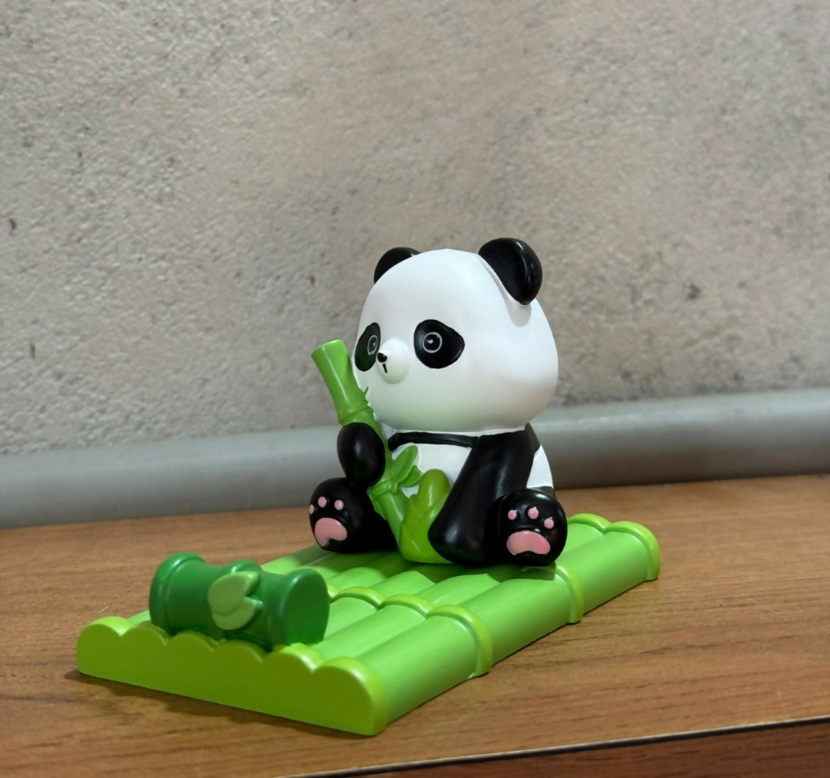 ALVENZA Cute Panda Phone Stand – Adorable Desk Accessory for Hands-Free Use
