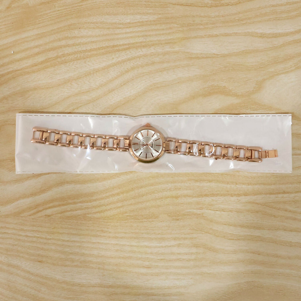 Women’s Rose Gold Round Dial Watch – Elegant & Stylish Accessory