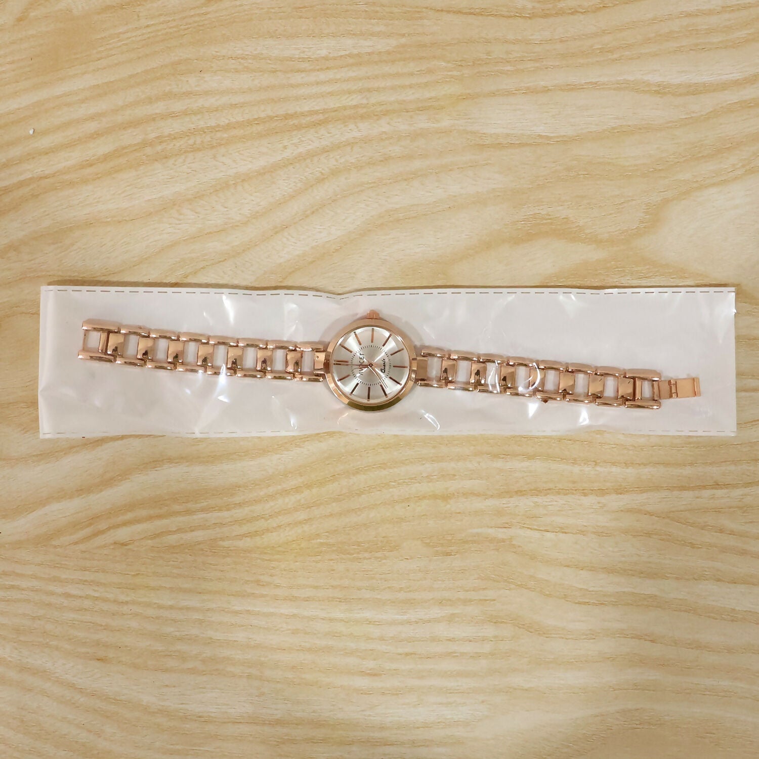 Women’s Rose Gold Round Dial Watch – Elegant & Stylish Accessory