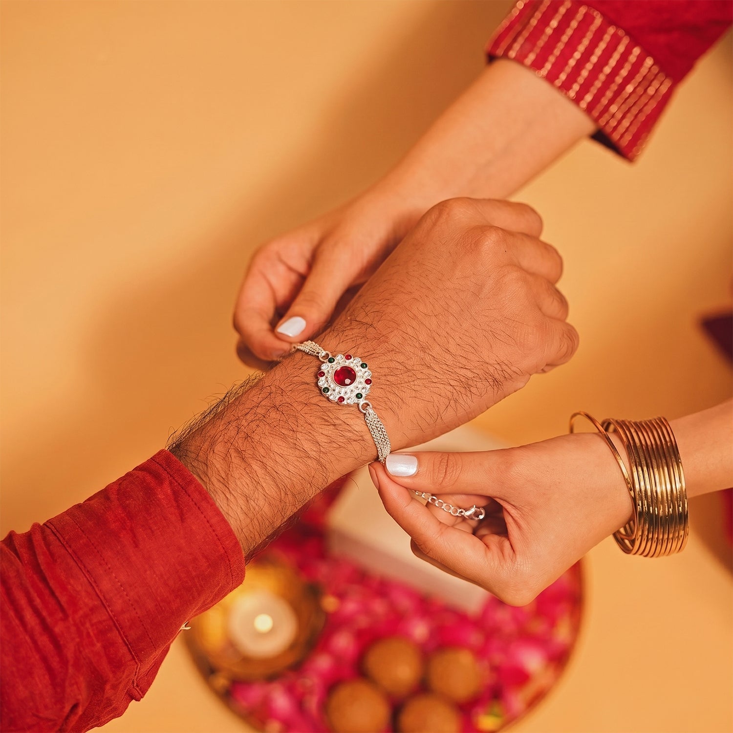 ALVENZA Silver Stone Chain Rakhi - Elegant & Durable Design