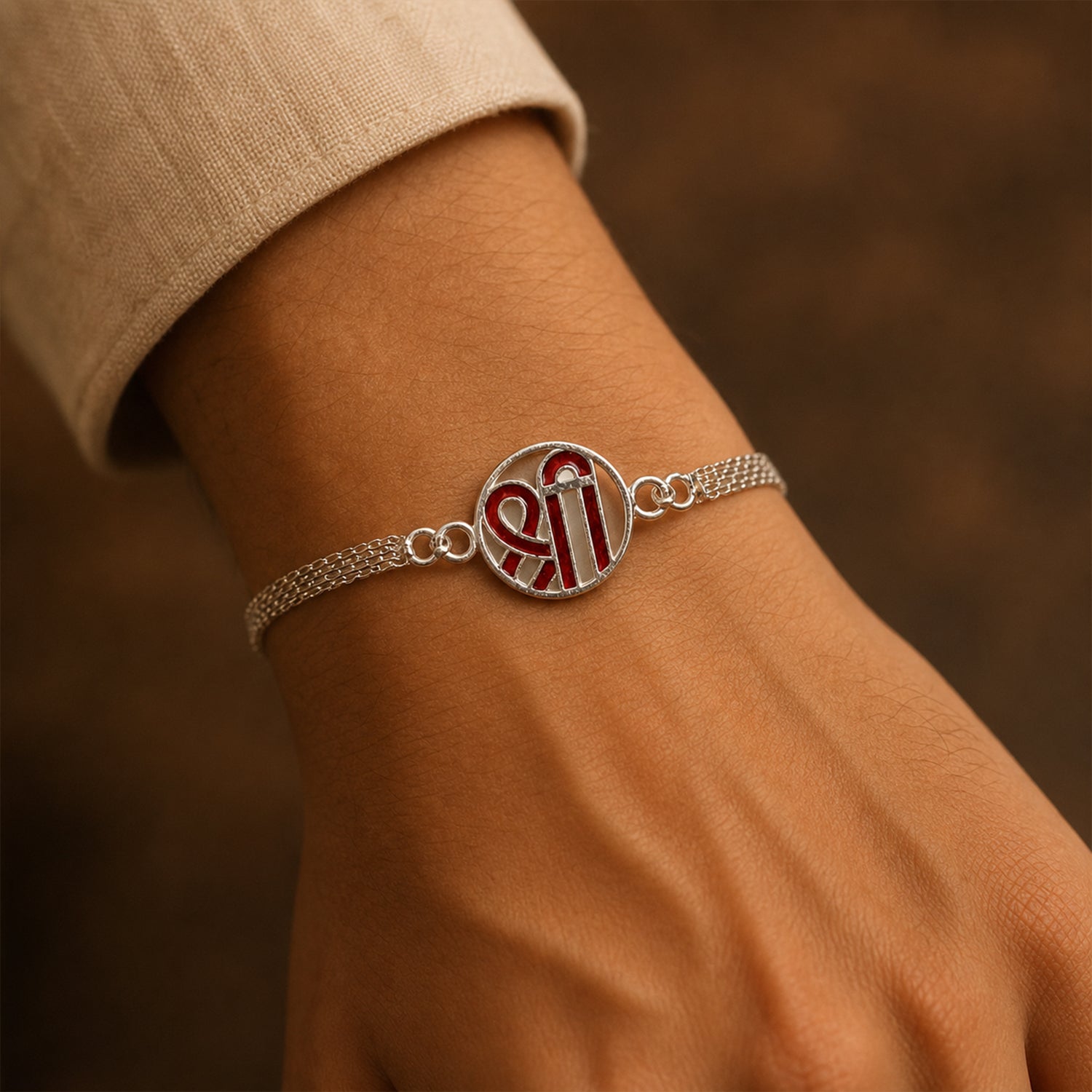 ALVENZA Rakhi – Elegant Silver Shree Chain with Round Center Plate