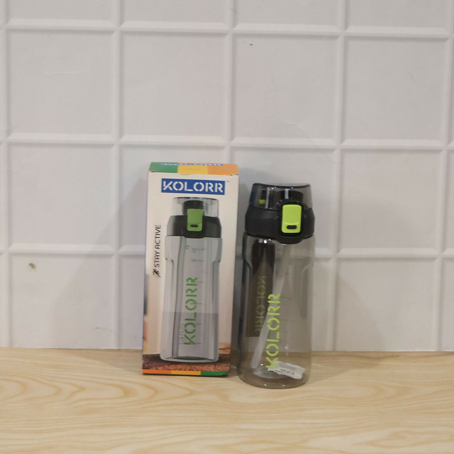 ALVENZA KOLORR Leakproof Sports Sipper Water Bottle with Straw & Lock Lid (630ML)