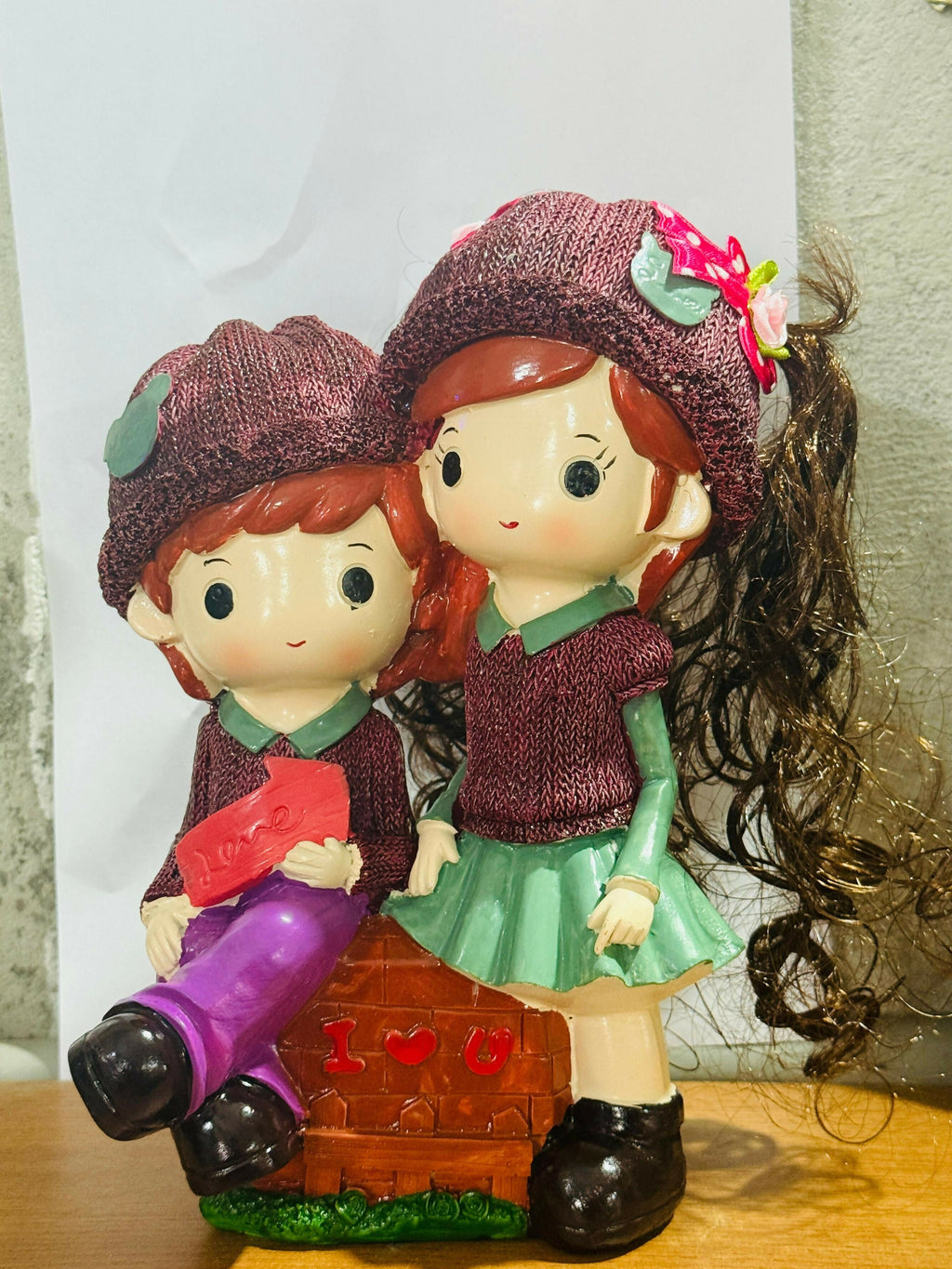 ALVENZA Couple Showpiece Figurine – Cute Love Statue for Home Decor