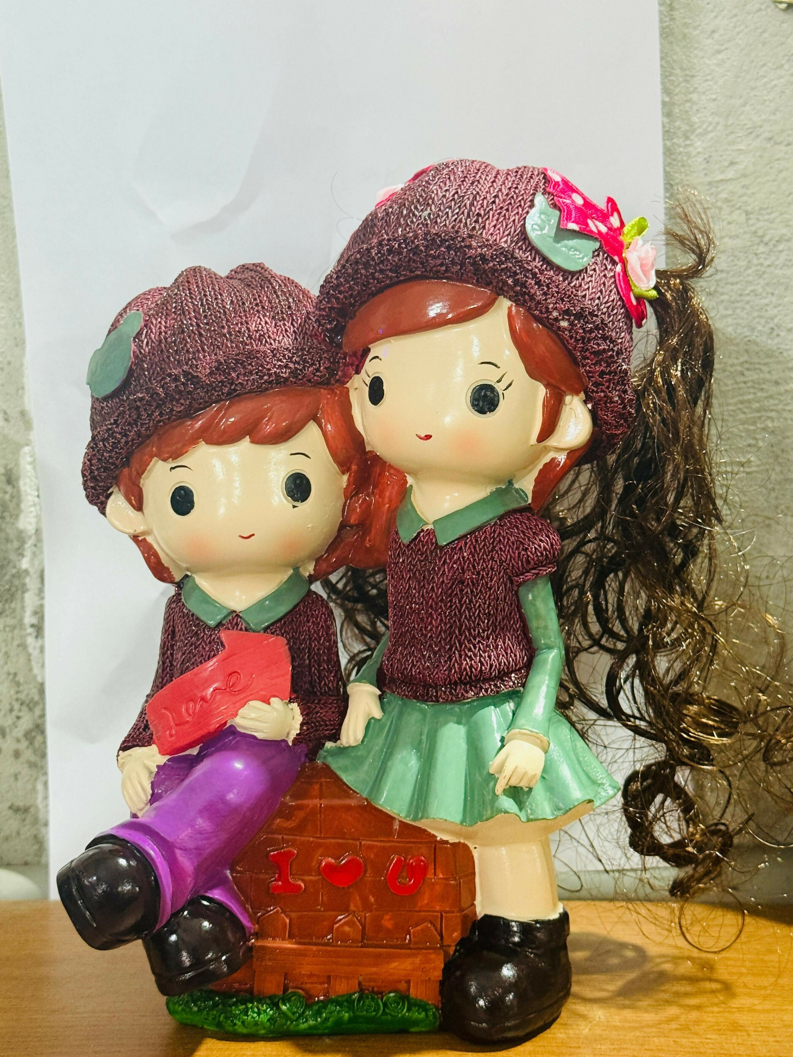 ALVENZA Couple Showpiece Figurine – Cute Love Statue for Home Decor